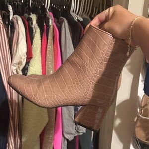 Steve Madden Elegant Croc-Embossed Tan Ankle Boots